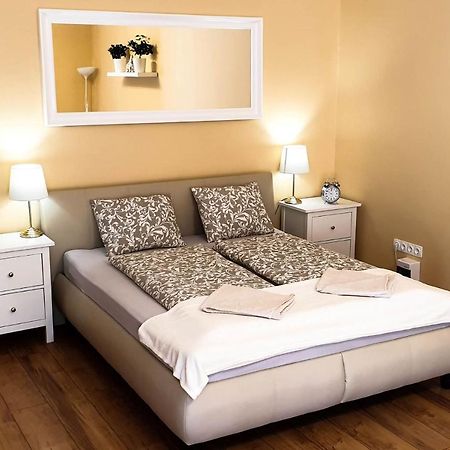 Apartamento Corvin City Center Kisfaludy Apartman Budapest Exterior foto