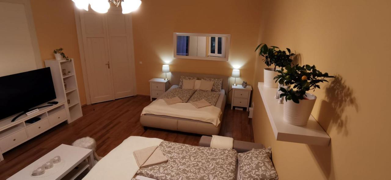 Apartamento Corvin City Center Kisfaludy Apartman Budapest Exterior foto