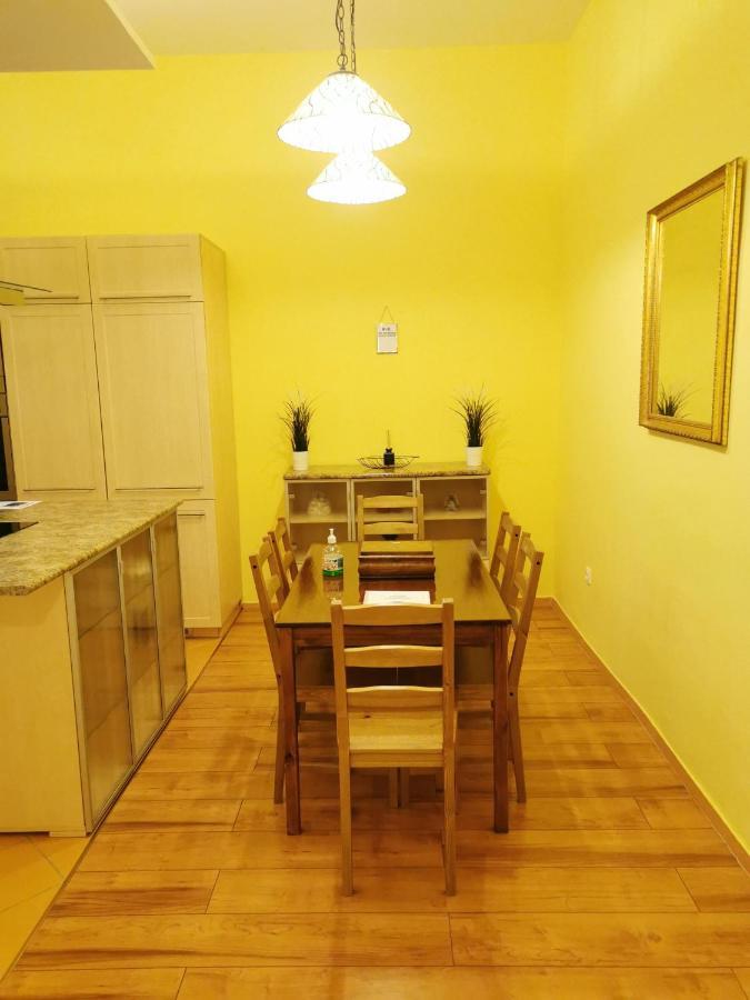 Apartamento Corvin City Center Kisfaludy Apartman Budapest Exterior foto