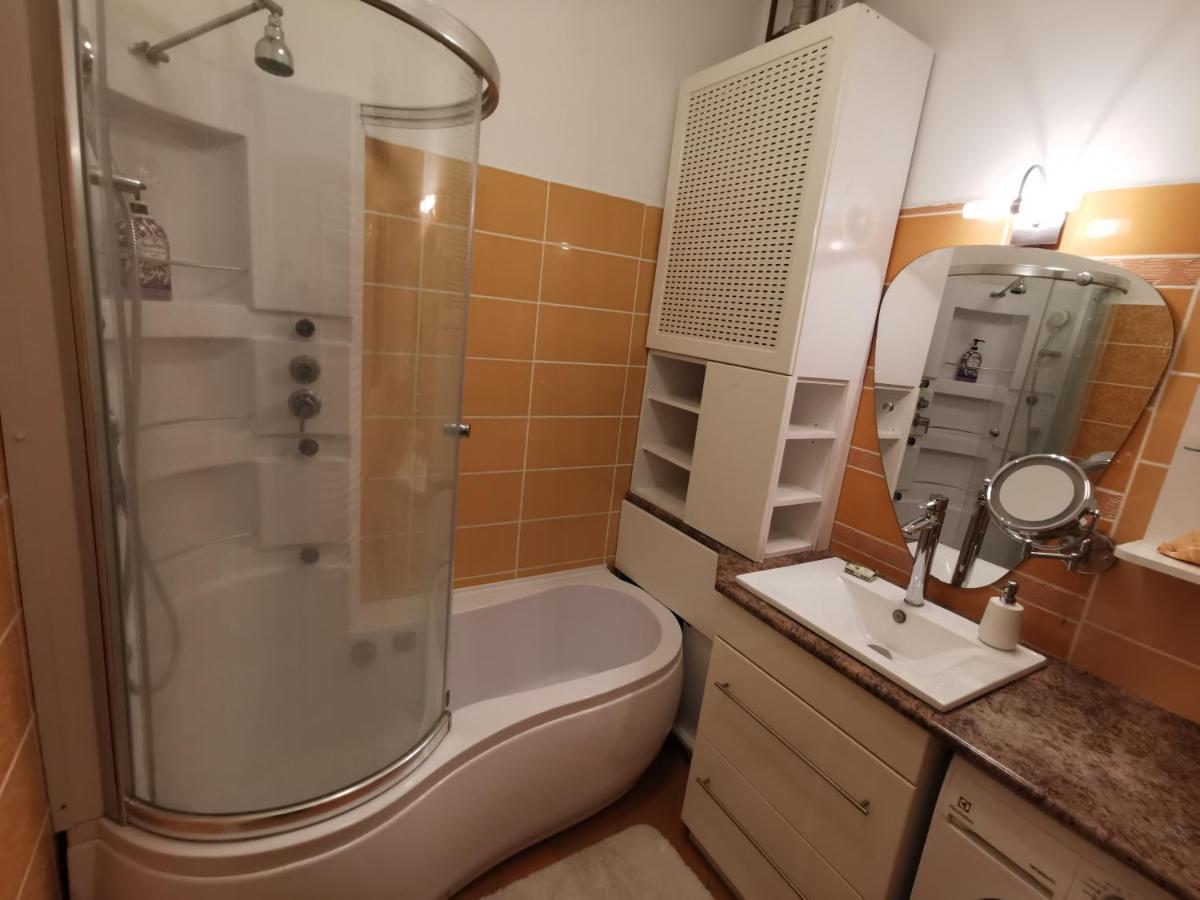 Apartamento Corvin City Center Kisfaludy Apartman Budapest Exterior foto